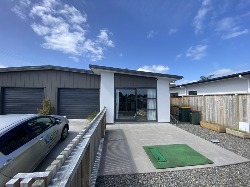 2/85 Storey Avenue, Forest Lake, Hamilton - Carousel 1