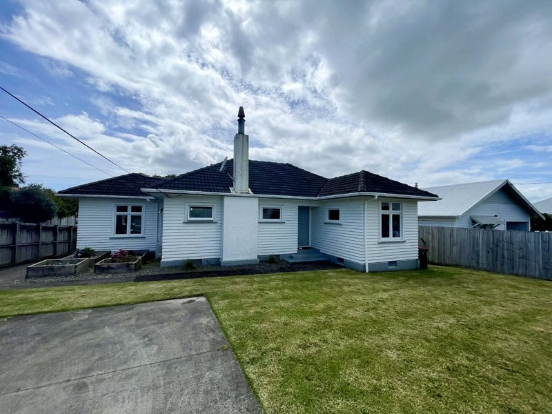 57 Paynters Avenue, Strandon, New Plymouth - Carousel 1