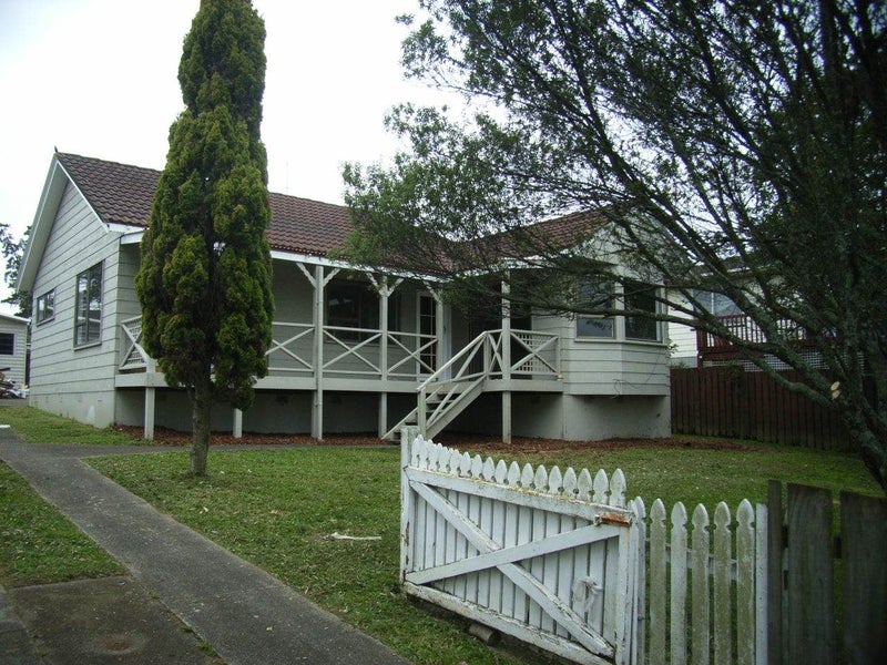 20 Aberfeldy Avenue, Highland Park, Auckland - Carousel 1