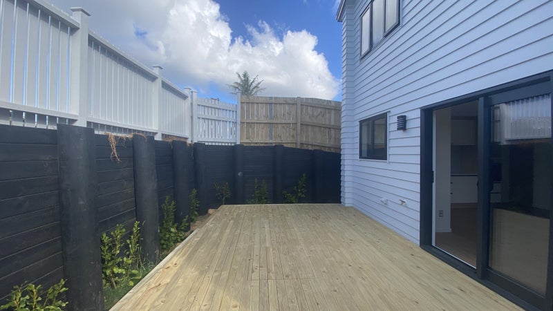 37B Allington Road, Massey, Auckland - Carousel 1