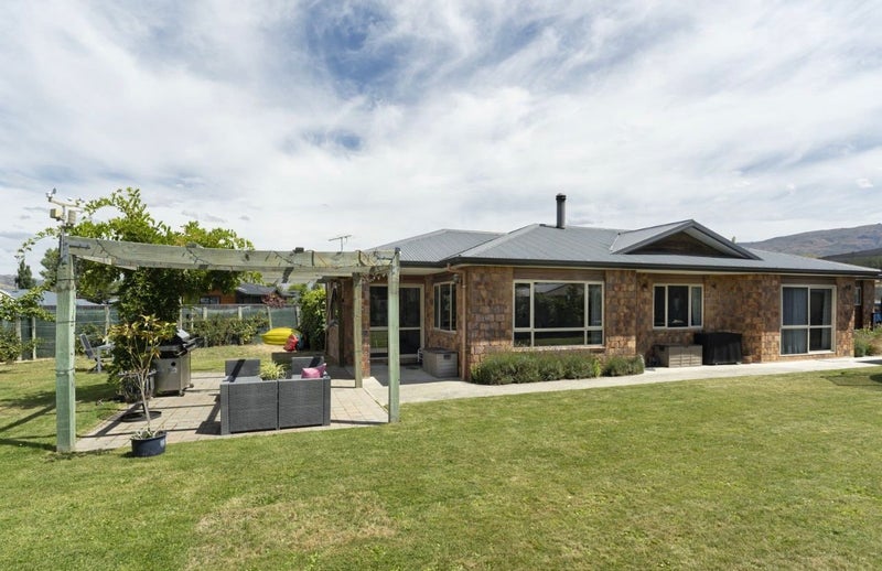 10 Missy Crescent, Mount Pisa - Carousel 1