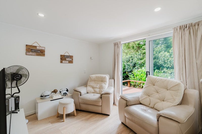 30 Barrie Crescent, Silverdale, Hamilton - Carousel 2