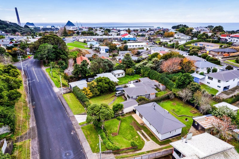 27 Blagdon Road, Blagdon, New Plymouth - Carousel 19