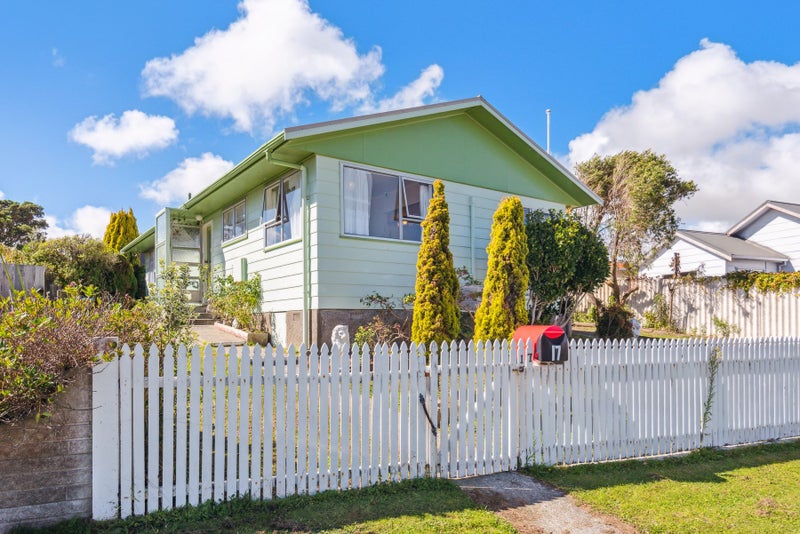 17 Clipper Street, Titahi Bay, Porirua - Carousel 1