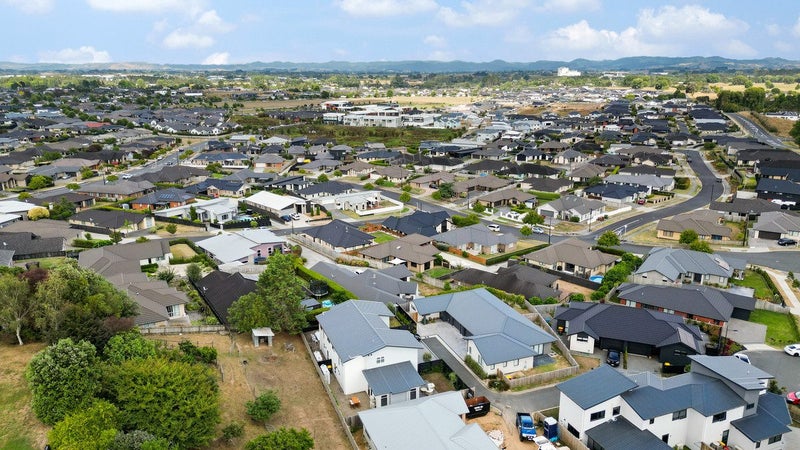 1/10 Gallants Place, Flagstaff, Hamilton - Carousel 22