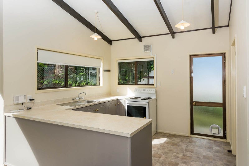 2/5 Phillipa Place, Browns Bay, Auckland - Carousel 2