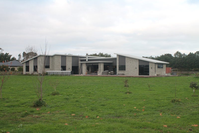 239 Houchens Road, Glenview, Hamilton - Carousel 1