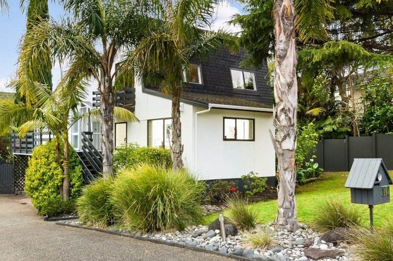 10 Aylmer Court, Eastern Beach, Auckland - Carousel 1