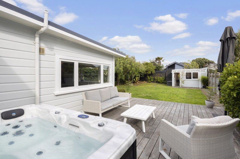 36 Oroua Street, Eastbourne, Lower Hutt - Carousel 1