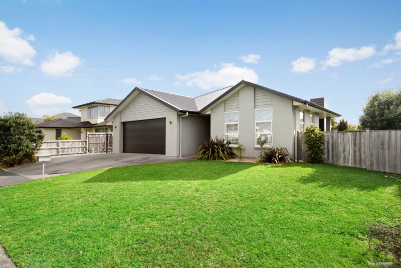 14 Defender Crescent, Beachlands, Auckland - Carousel 1