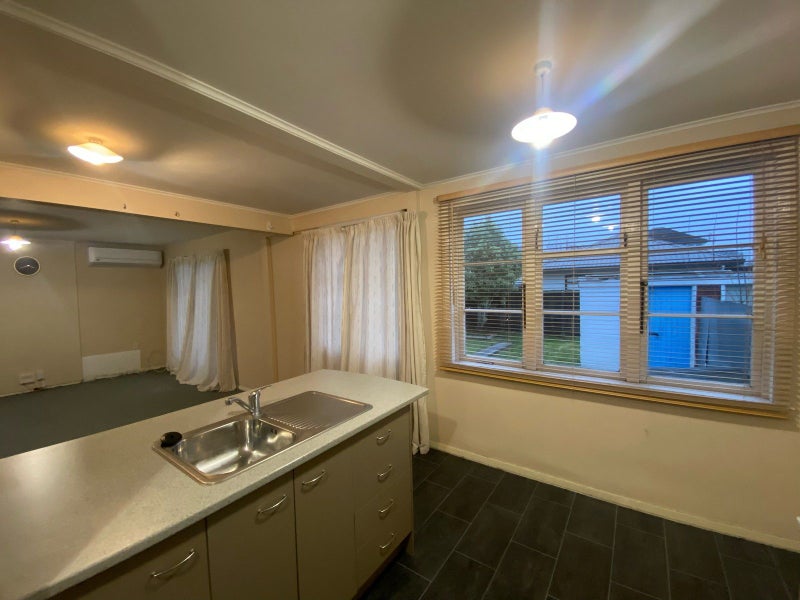 5 Brookside Terrace, Bryndwr, Christchurch - Carousel 2