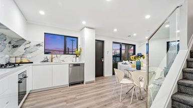 2/100 Seymour Road, Sunnyvale, Auckland - Carousel 1