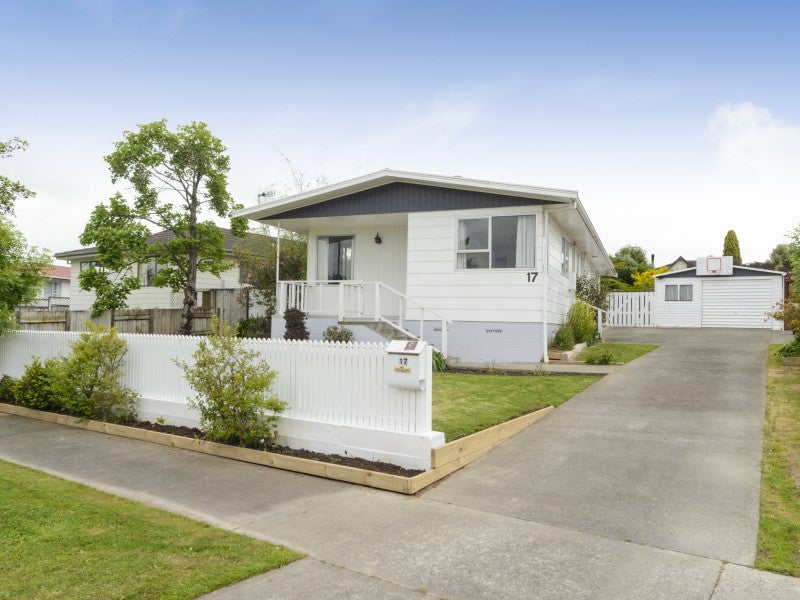 17 Lyndale Place, Kelvin Grove, Palmerston North - Carousel 1