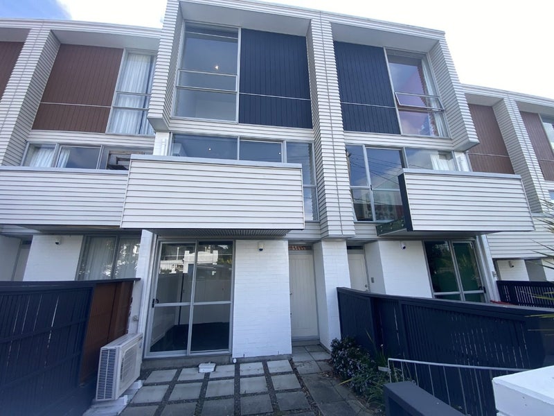 11/120 Rintoul Street, Newtown, Wellington - Carousel 1