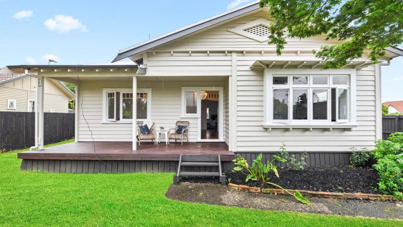 77 Naylor Street, Hamilton East, Hamilton - Carousel 1