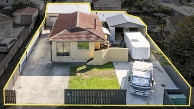 11 Moncrieff Avenue, Clendon Park, Auckland - Carousel 1