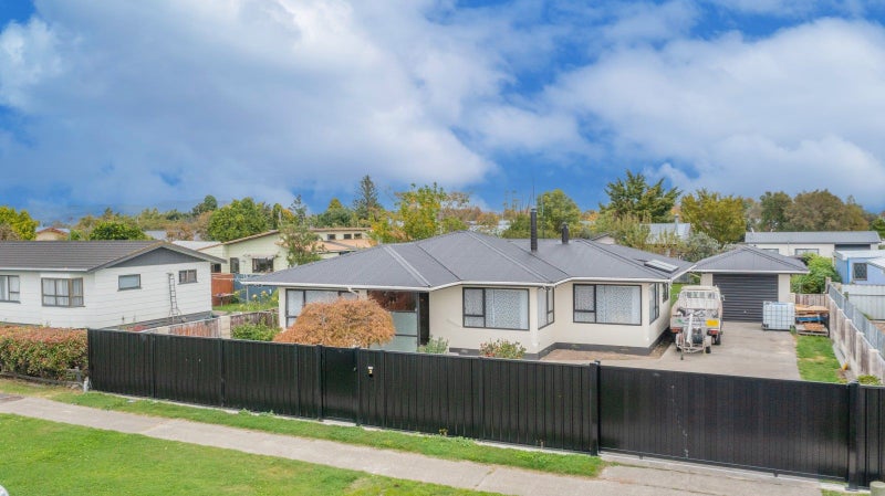 3 Nicholson Street, Mayfair, Hastings - Carousel 1