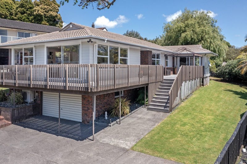 14 Pickwick Parade, Mellons Bay, Auckland - Carousel 1