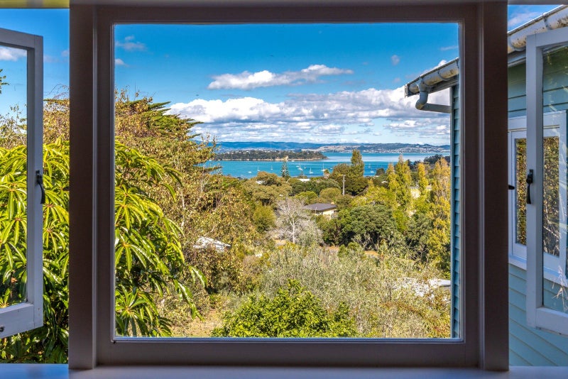 26 Tiri Road, Oneroa, Waiheke Island - Carousel 2