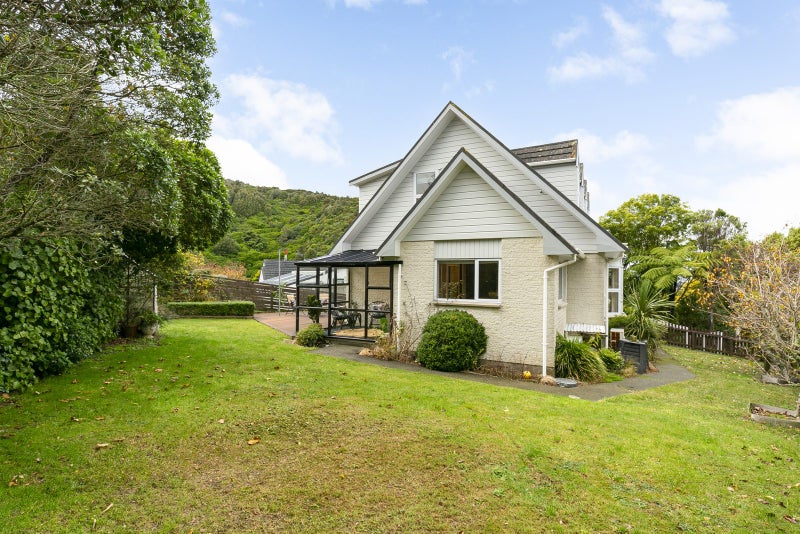 10 Malda Grove, Khandallah, Wellington - Carousel 18