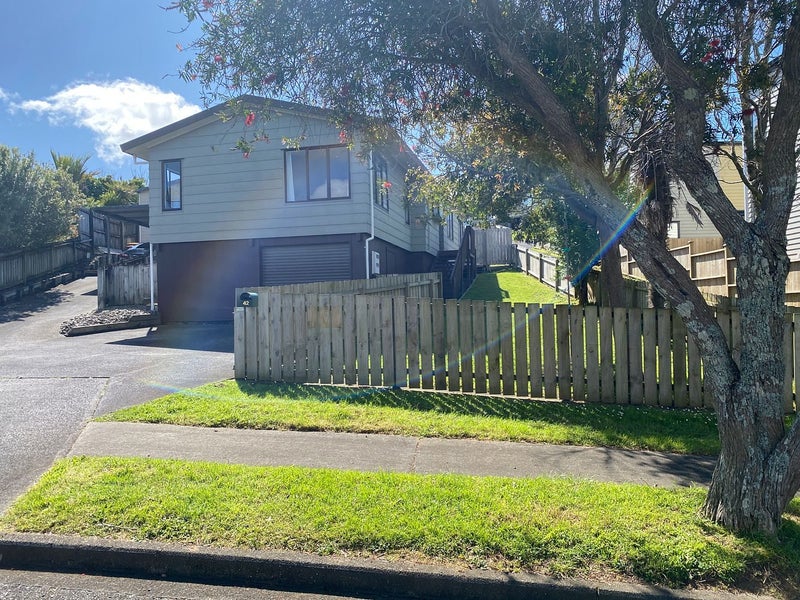 42 Sandgate Avenue, Botany Downs, Auckland - Carousel 1