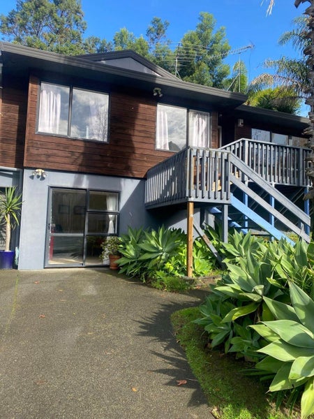 56 Topliss Drive, Northcross, Auckland - Carousel 1