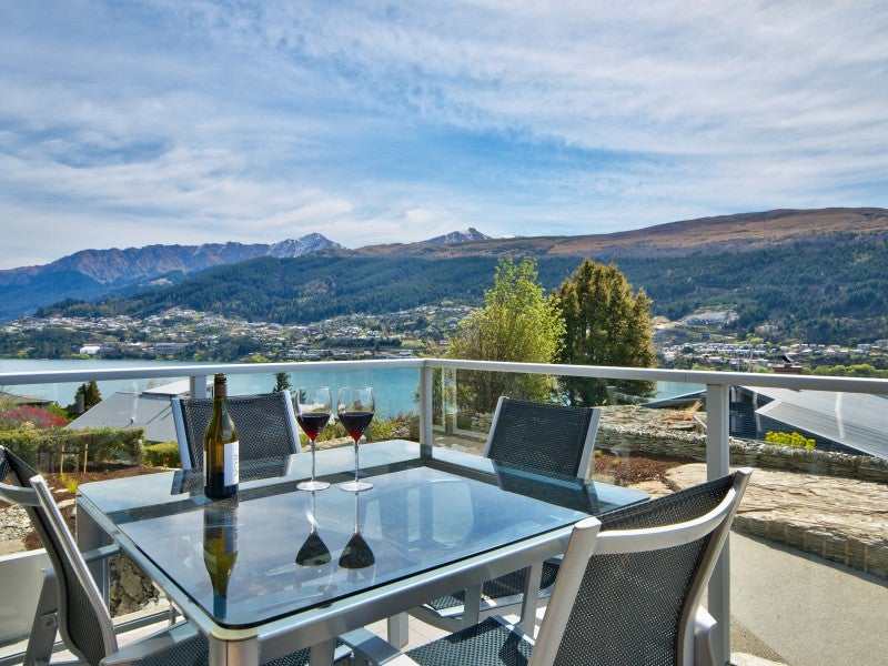 10 Silverwood LANE, KELVIN HEIGHTS, QUEENSTOWN - Carousel 2