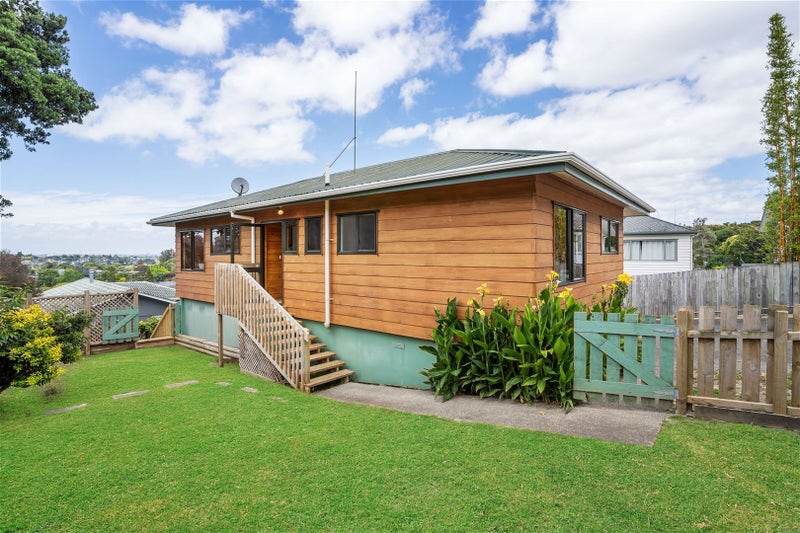 2/16 LAURINA RD, Sunnynook, North Shore City - Carousel 1