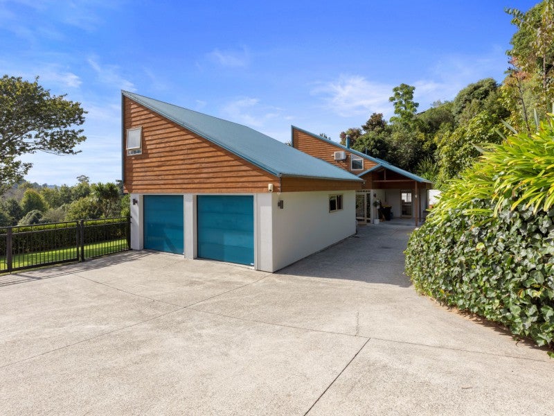 32 Freeburn Road, Pyes Pa, Tauranga - Carousel 1