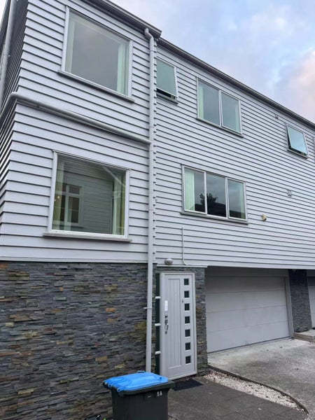 8A Lyon Avenue, Mount Albert, Auckland - Carousel 1