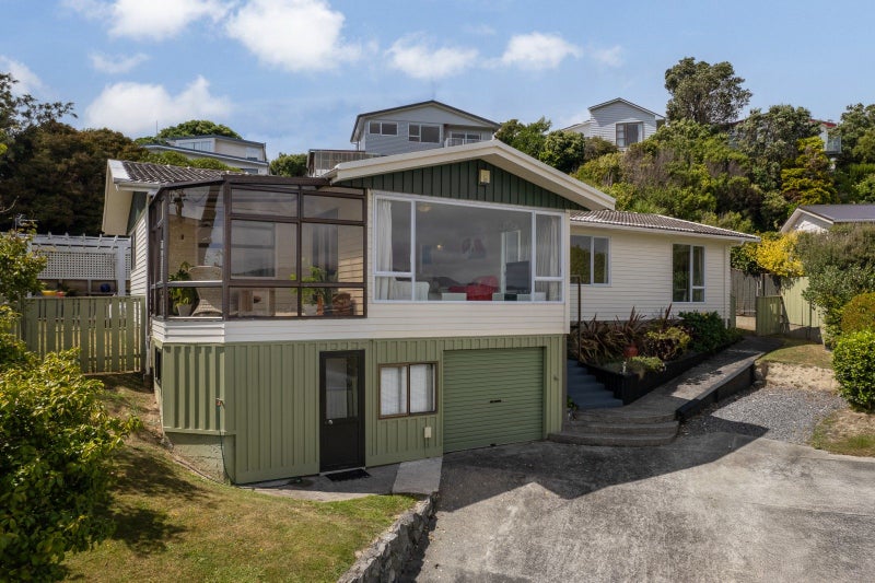 19 Forth Place, Papakowhai, Porirua - Carousel 1