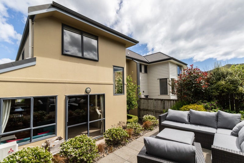 57 Woodhouse Avenue, Karori, Wellington - Carousel 1