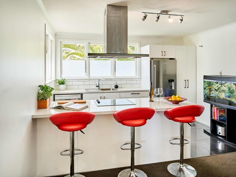 29 Penguin Grove, Waitangirua, Porirua - Carousel 2