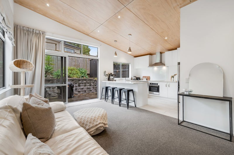 2A Gosford Drive, Botany Downs, Auckland - Carousel 1