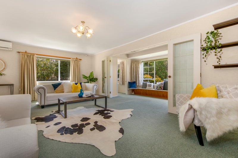 8 Cadenza Place, Conifer Grove, Takanini - Carousel 2