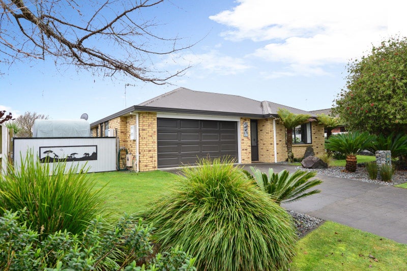 12 Innswood Place, Rototuna North, Hamilton - Carousel 1