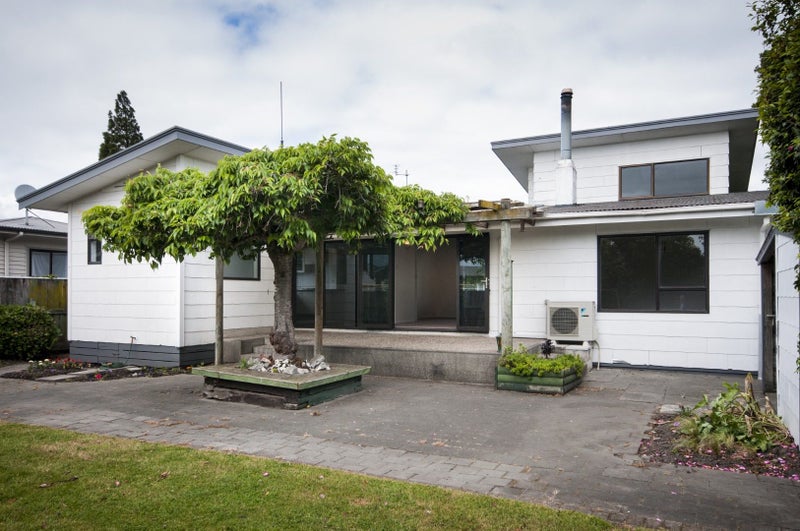 204 Tudor Avenue, Mayfair, Hastings - Carousel 2