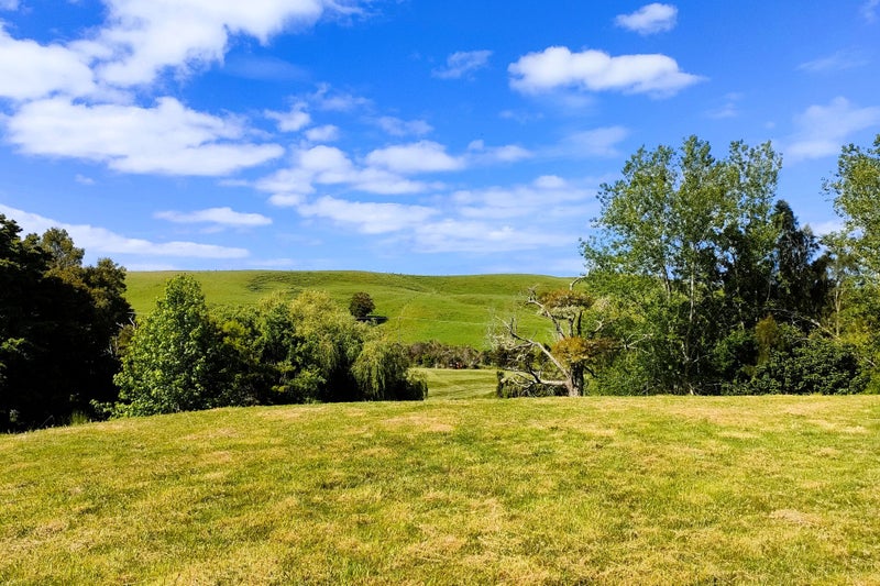 211 Tara Road, Kaiwaka - Carousel 1