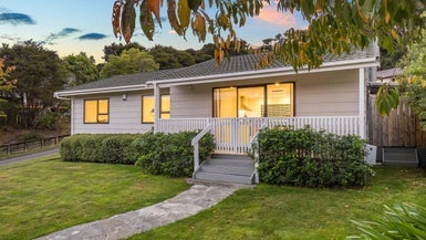 19 Seagull Place, Whitby, Porirua - Carousel 1