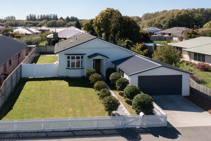 8 Jordan Ave, Tinwald, Ashburton - Carousel 1