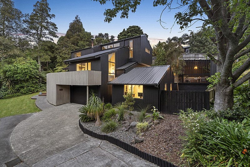 1/10 Lynngate Place, Hillcrest, Auckland - Carousel 1