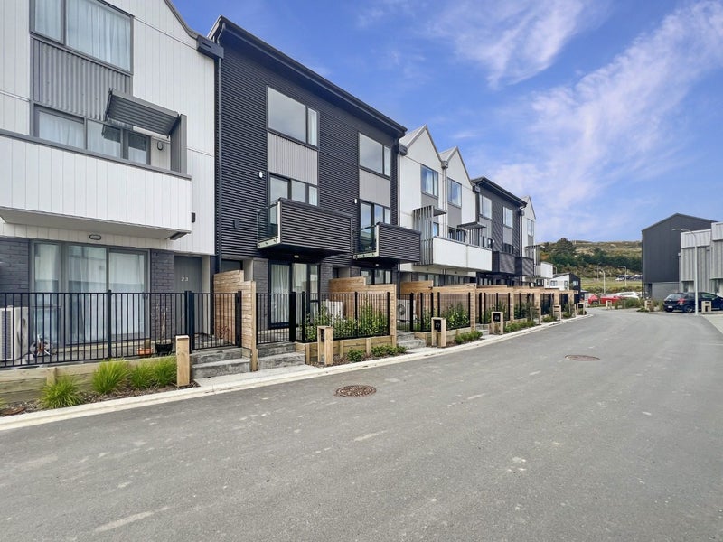 35 Ara Paiwhenua, Tawa, Wellington - Carousel 1