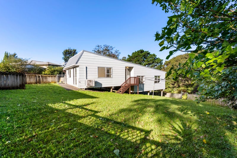 10 Denver Avenue, Sunnyvale, Auckland - Carousel 1