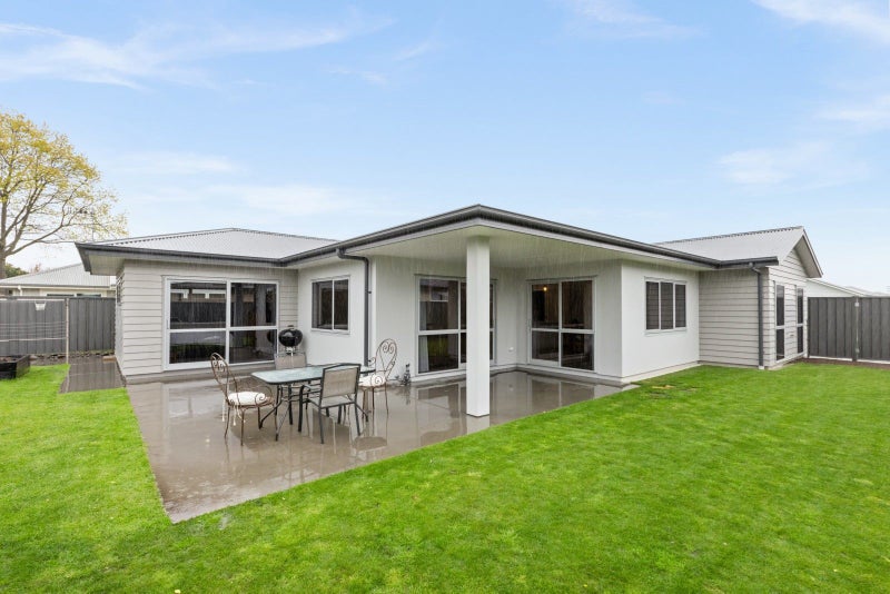 17 Drovers Way, Frimley, Hastings - Carousel 1