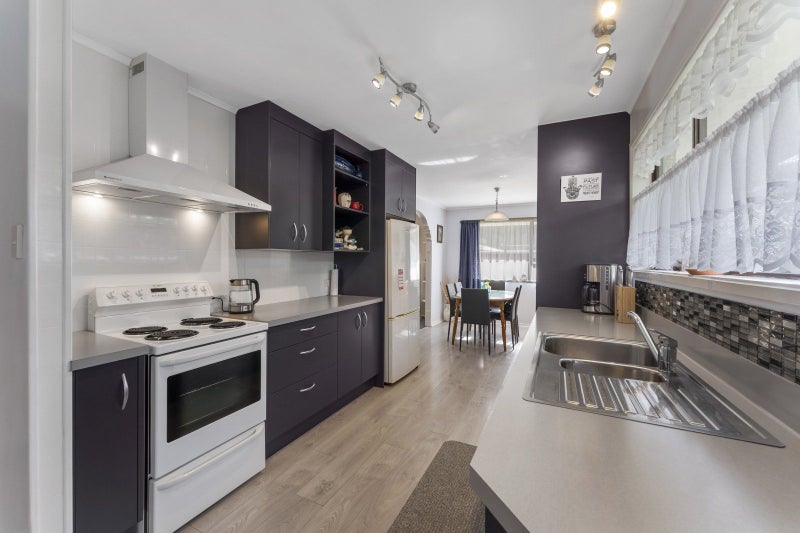 30 Omaha Grove, Totara Park, Upper Hutt - Carousel 2