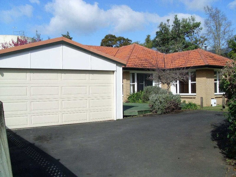 8 Hillcrest Road, Hillcrest, Hamilton - Carousel 1