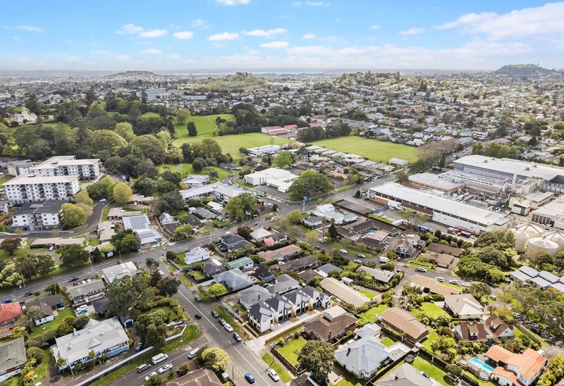 10A Trafalgar Street, Onehunga, Auckland - Carousel 1
