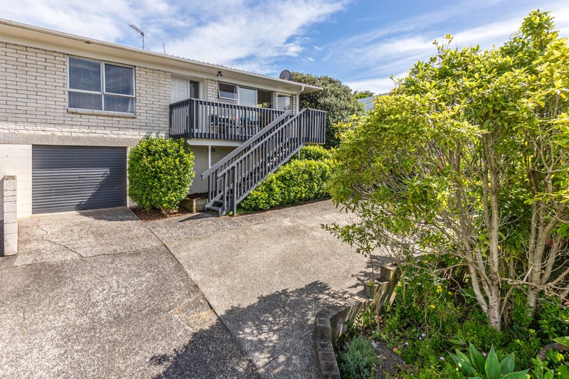 2/12 Girrahween Drive, Totara Vale, North Shore City - Carousel 1