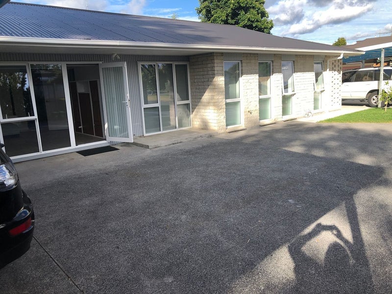 2/7 Tulloch Place, Conifer Grove, Takanini - Carousel 1