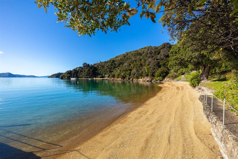 2071 Queen Charlotte Drive, NGAKUTA BAY, OKIWI BAY - Carousel 1